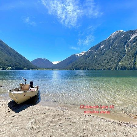 צ'יליוואק Private 2 Bedrooms Suite Near Hwy 1, Cultus Lake, Heritage Park, Fishing, Coliseum מראה חיצוני תמונה