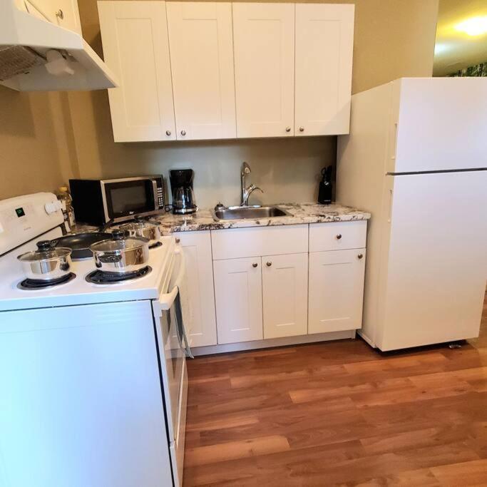 צ'יליוואק Private 2 Bedrooms Suite Near Hwy 1, Cultus Lake, Heritage Park, Fishing, Coliseum מראה חיצוני תמונה
