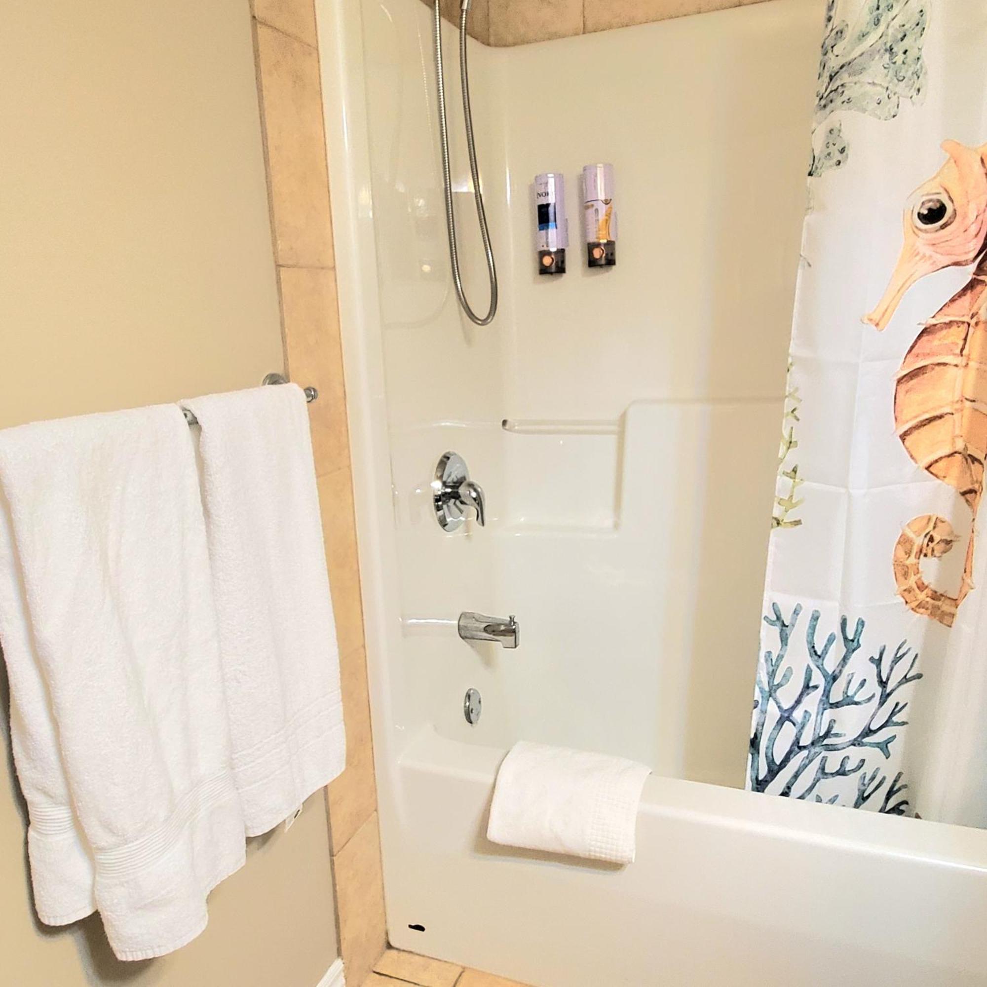 צ'יליוואק Private 2 Bedrooms Suite Near Hwy 1, Cultus Lake, Heritage Park, Fishing, Coliseum חדר תמונה